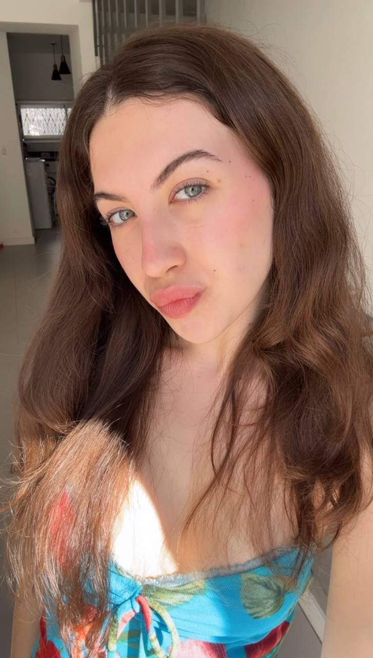 Nude girl Amber in Montreal