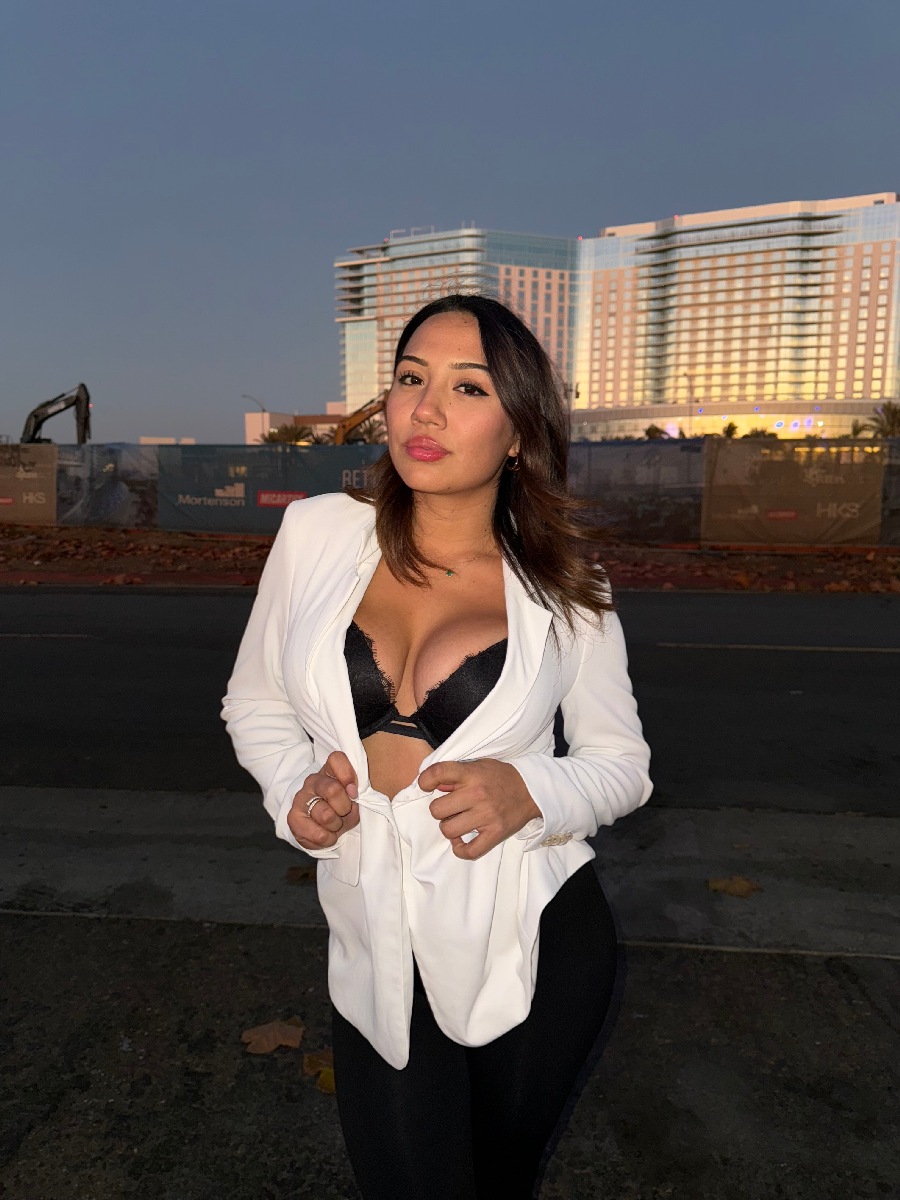 Take a pause and enjoy Ali Cruz — streaming from Montreal