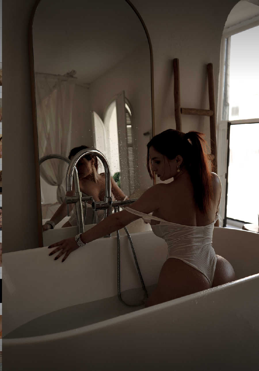 A playful frame from Miranda Faith nude — online in Montreal