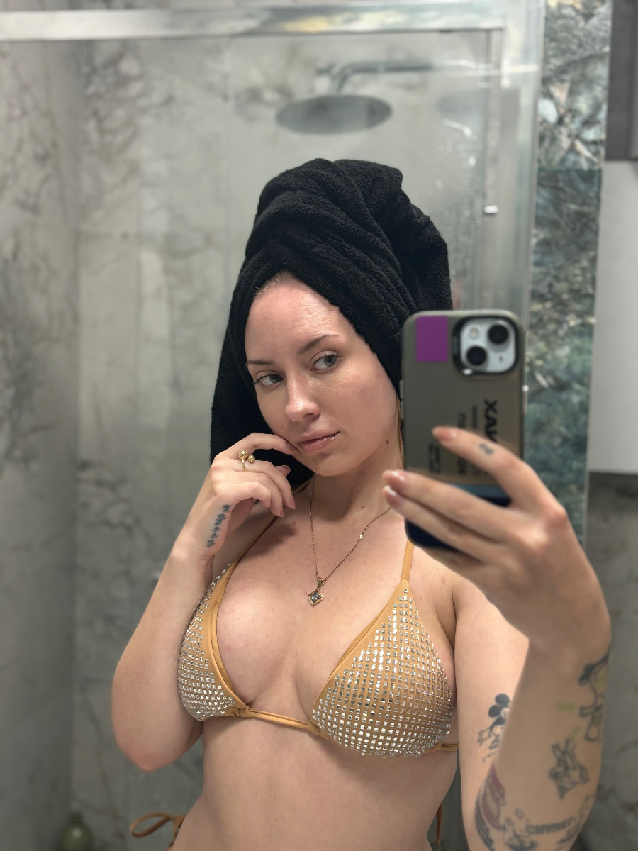 Nude girl KateV in Montreal