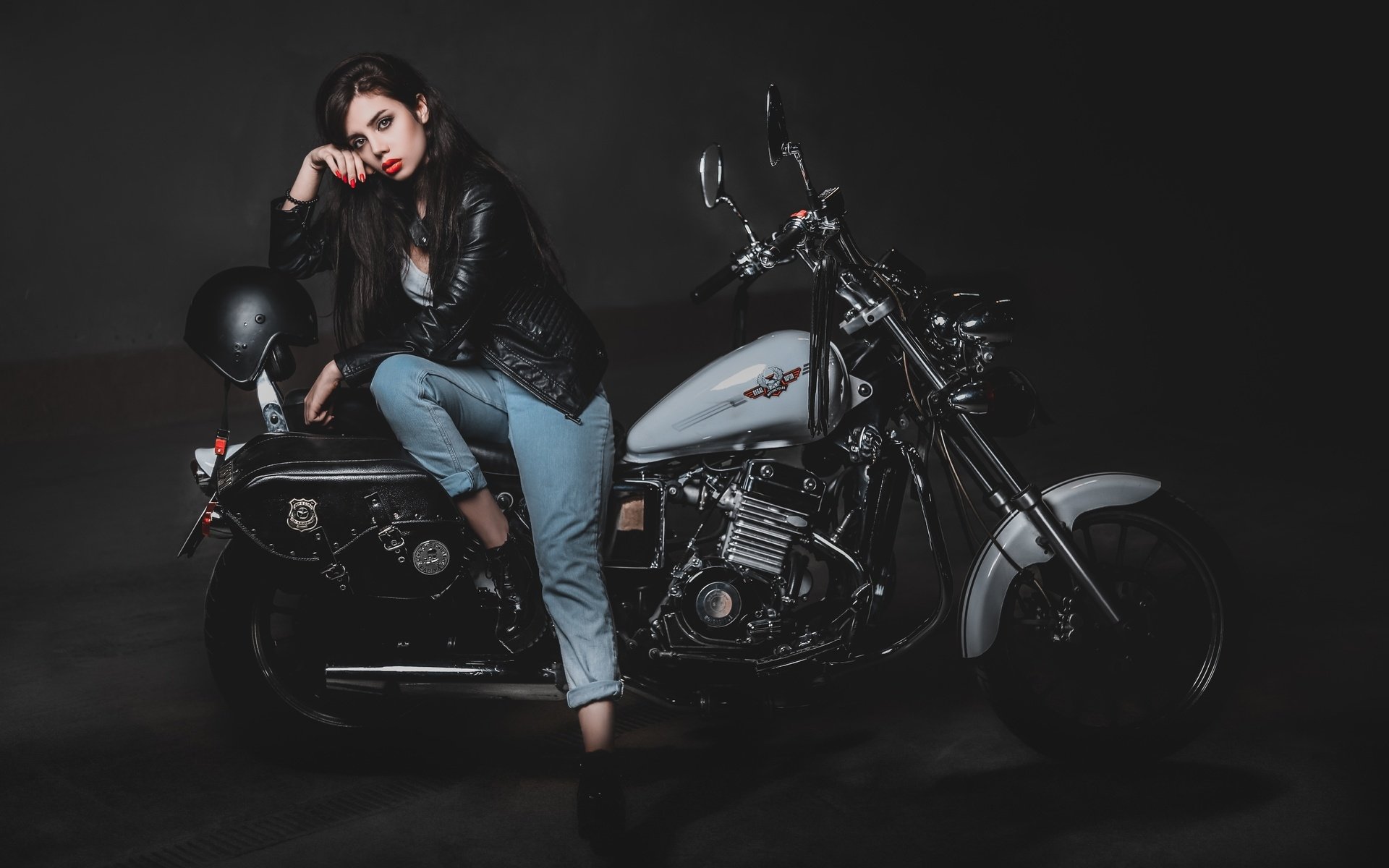 Biker girls: style and drive in Montreal
