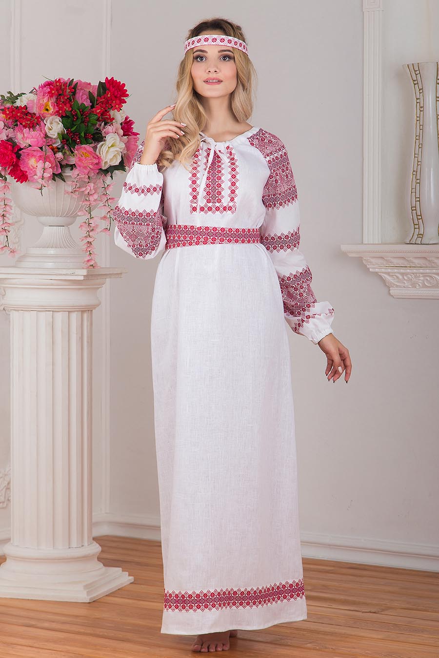 Women in Slavic costumes in Montreal