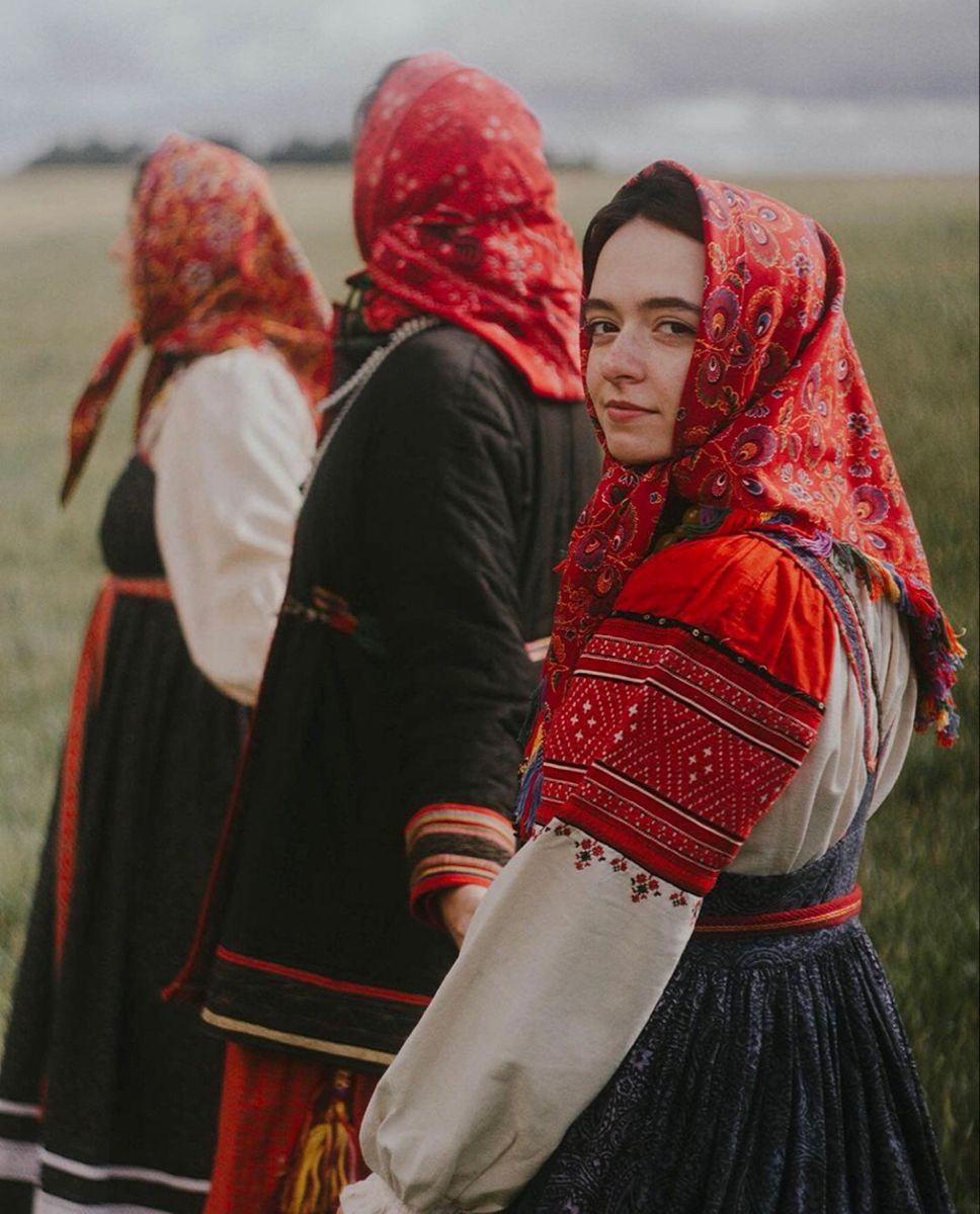 Women in Slavic costumes in Montreal
