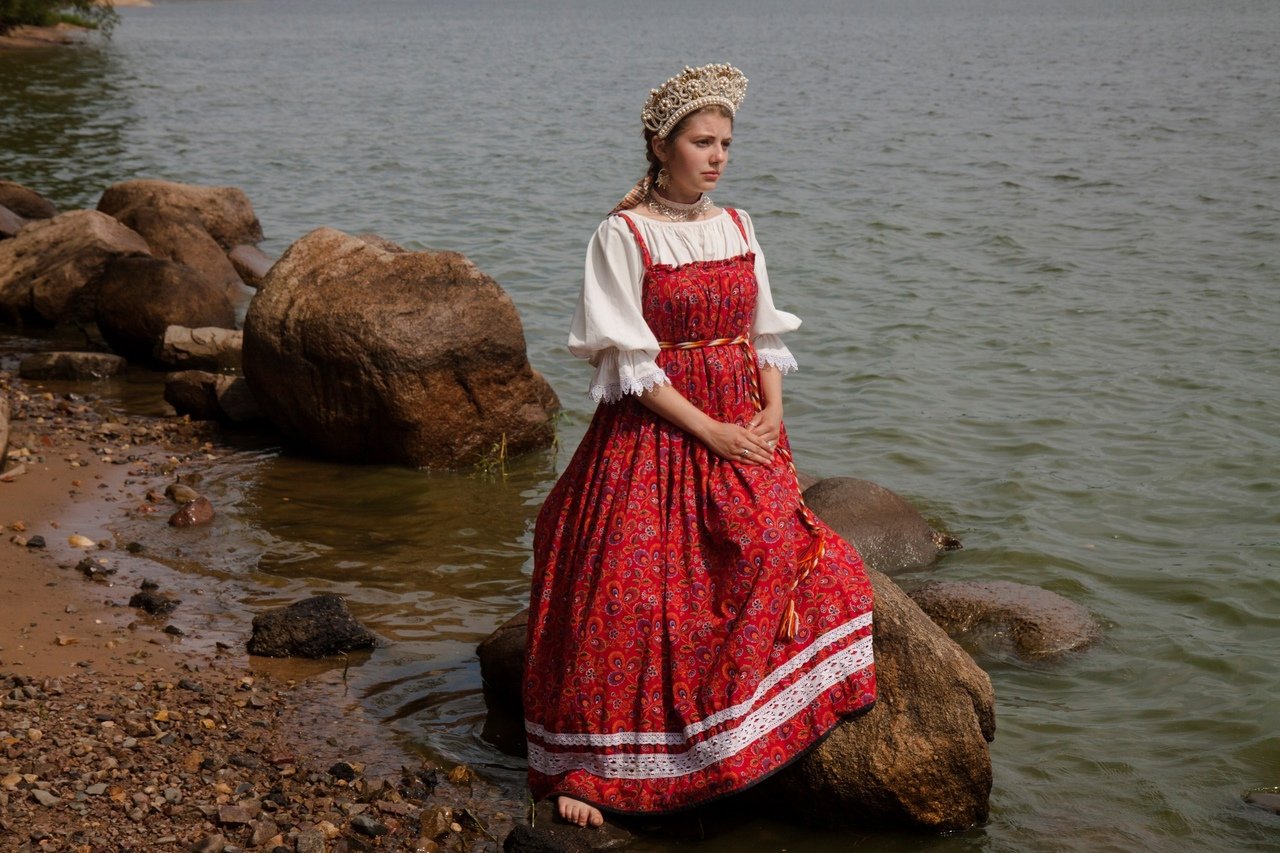 Women in Slavic costumes in Montreal