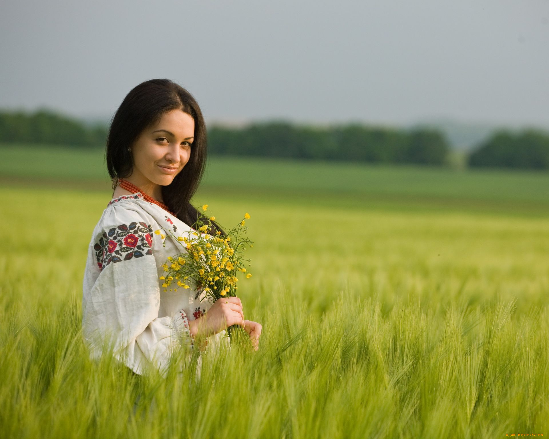 Women in Slavic costumes in Montreal