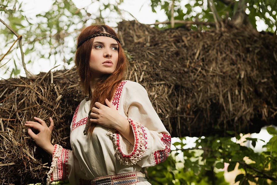 Women in Slavic costumes in Montreal