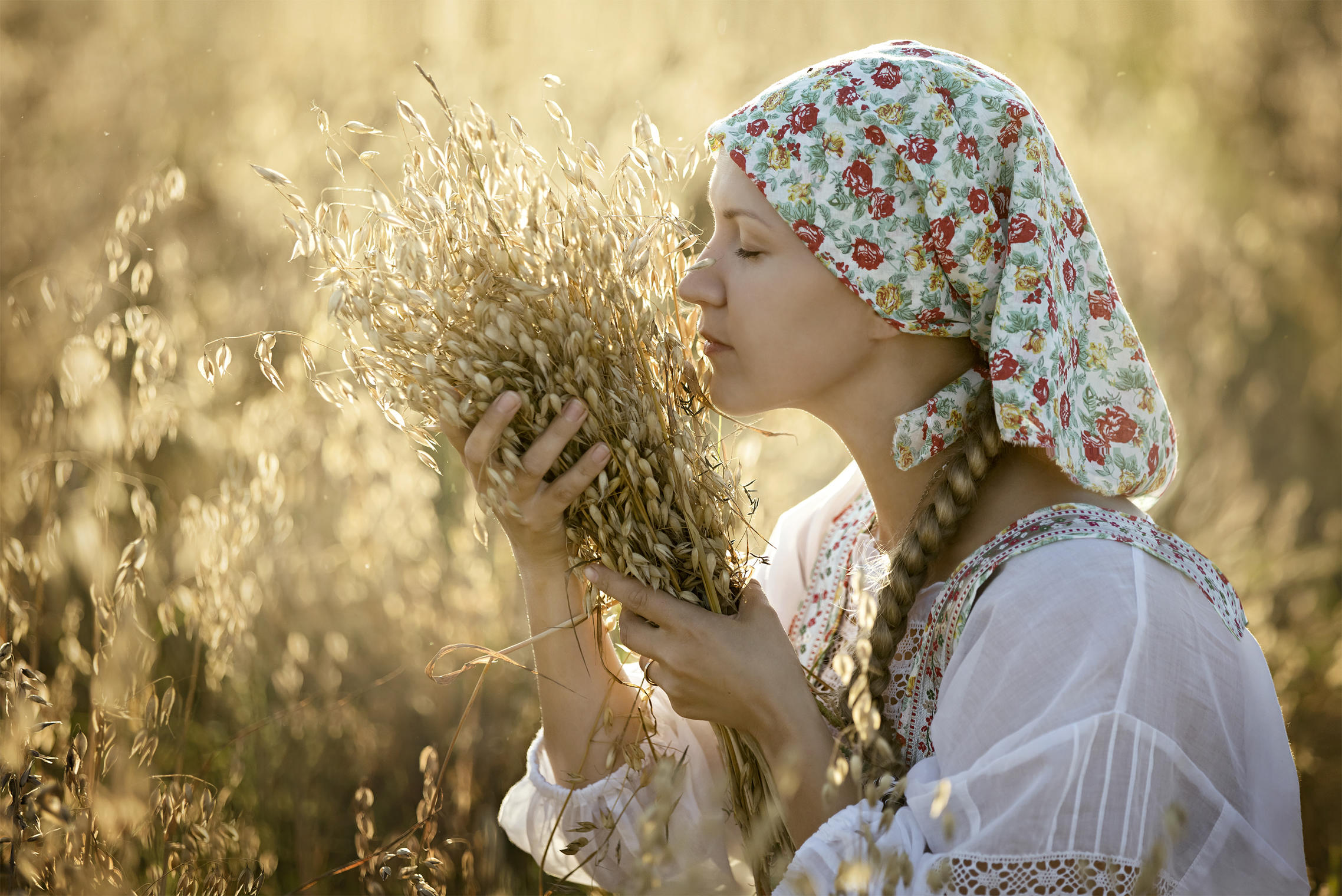 Photo Women in Slavic costumes in Montreal