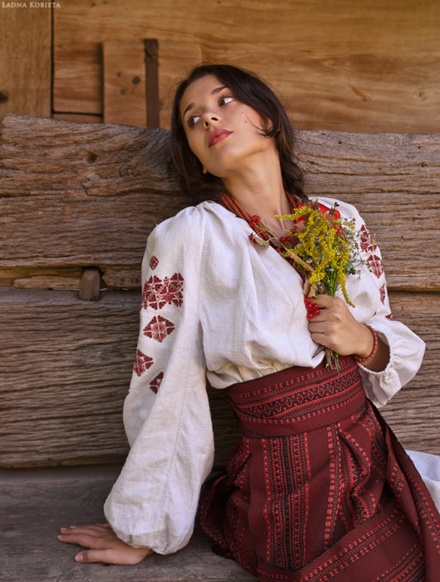 Girls in Slavic costumes in Montreal